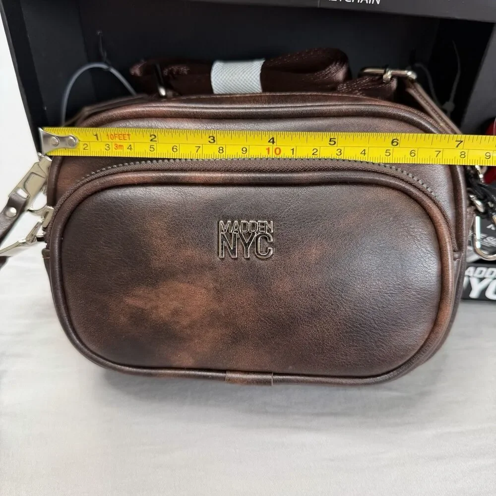 NWT Madden NYC Camera Bag Crossbody Bow Heart Keychain Charm Set Brown Gift Box - Picture 8 of 11